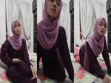 Ukhti Hijab Cantik Bersantai Di Kasur Pink