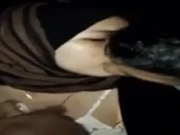 Ukhti Tika Hijab Cantik Pasrah Goyang Kasur